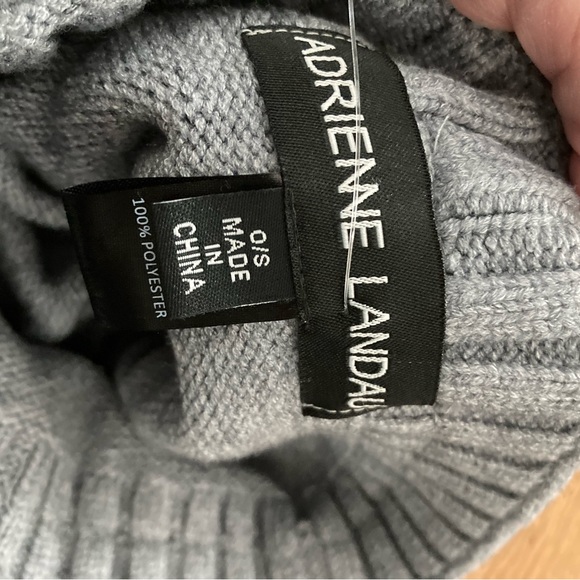 NWT! Adrienne Landau. Winter hat with sequins - Picture 3 of 3